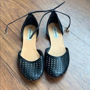 Steve Madden black flats